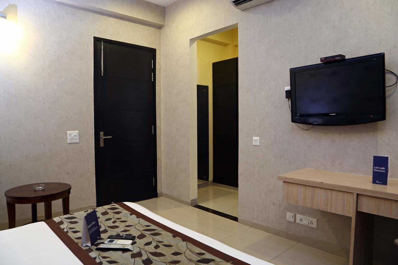 Fabhotel Signature Cyber Park Delhi  Exterior photo